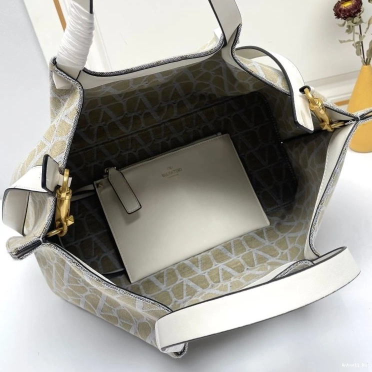 86805 Valentino EasyMatch Shopping Bags 0718